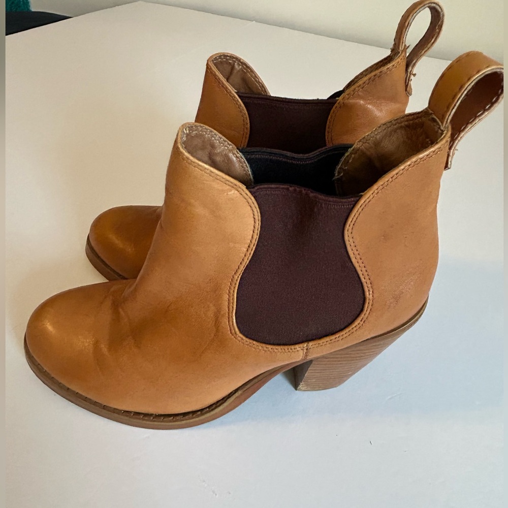 Shoemint Tan Leather Chelsea Booties with Dark Brown Elastic Panels